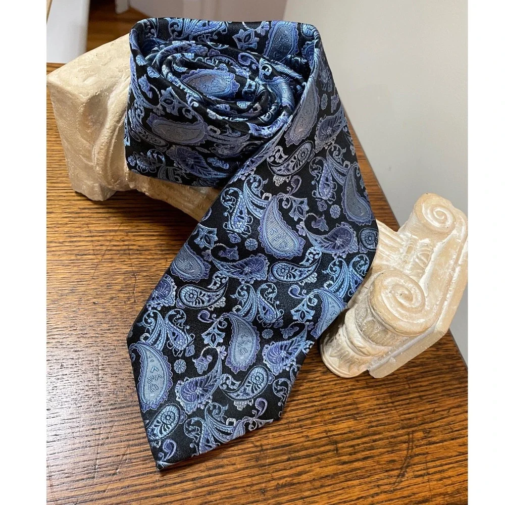 Venturi Uomo Italy Mens Silk Tie Blue‎ Black Paisley Hand Made Classic Necktie